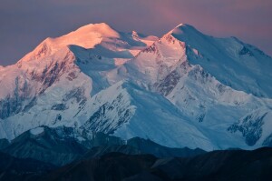 Denali rangers trying to reach four fallen climbers