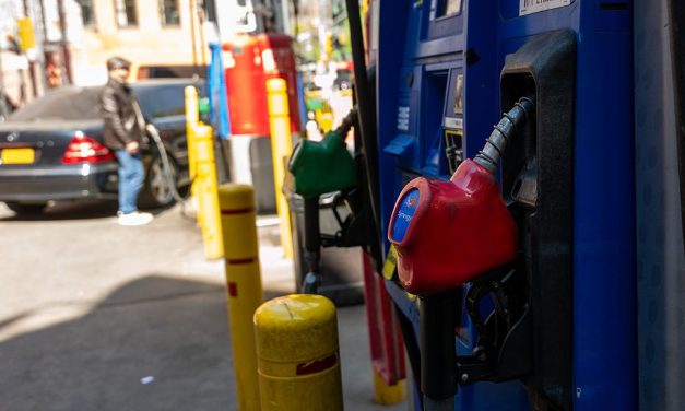 Poll: Trump blamed for gas prices as Democrats gain midterm edge
