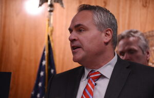 Alaska Lt. Gov. Dahlstrom reverses herself, puts Treg Taylor back in governor’s race